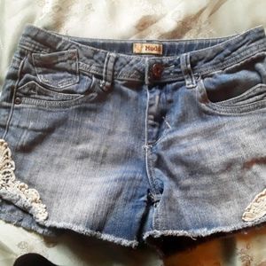 Mudd jean shorts w/lace